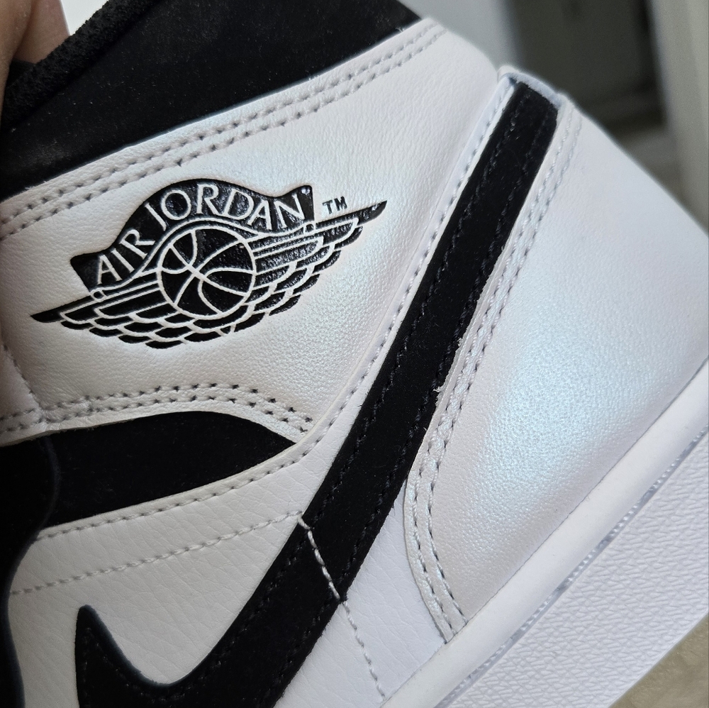 Jordan 1 MID - Picture 8 of 10